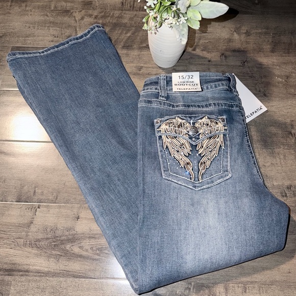 Telepatia Denim - NWT Telepatia Low Rise Bootcut Angel Wing back Pocket Embroidered with Rhi